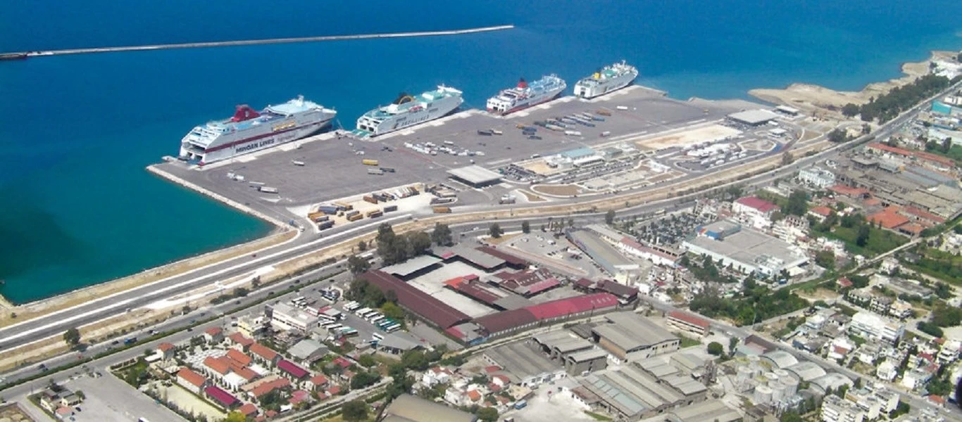 Πάτρα: Ταξίδευε με εκατοντάδες αρχαία νομίσματα κρυμμένα σε βαλίτσα